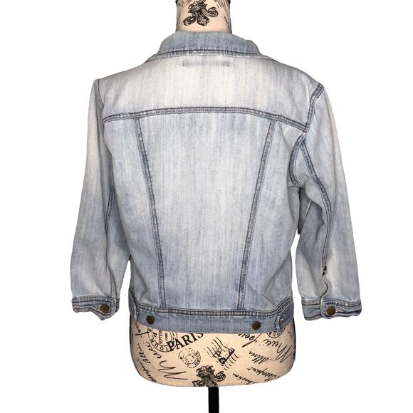 Forever 21 MEDIUM Slight Distress Light Wash Four Pocket Button Up Jean Jacket - Picture 4 of 13